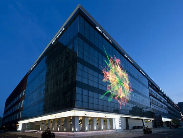 Maximizing ROI Why Commercial Properties are Pivoting to Integrated LED Mesh Screens for Glass Facades Maximizing ROI Why Commercial Properties are Pivoting to Integrated LED Mesh Screens for Glass Facades